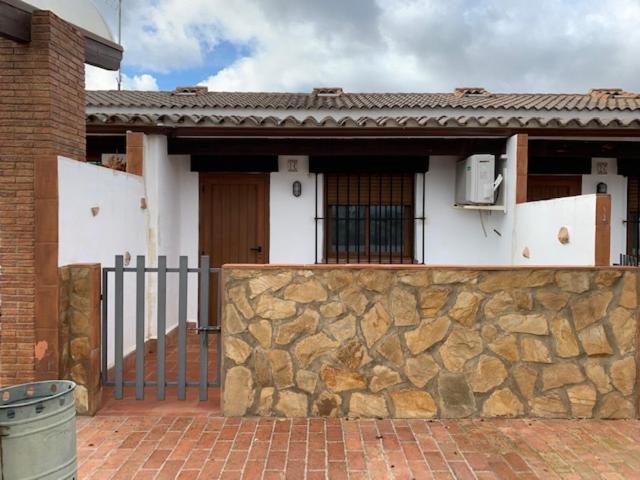 Hotel El Pueblo De Leo Badajoz Esterno foto