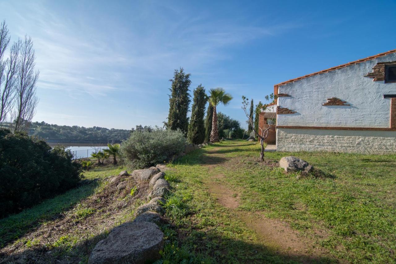 Hotel El Pueblo De Leo Badajoz Esterno foto