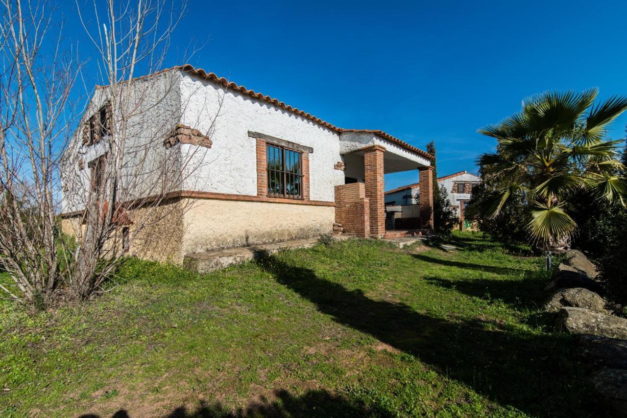 Hotel El Pueblo De Leo Badajoz Esterno foto