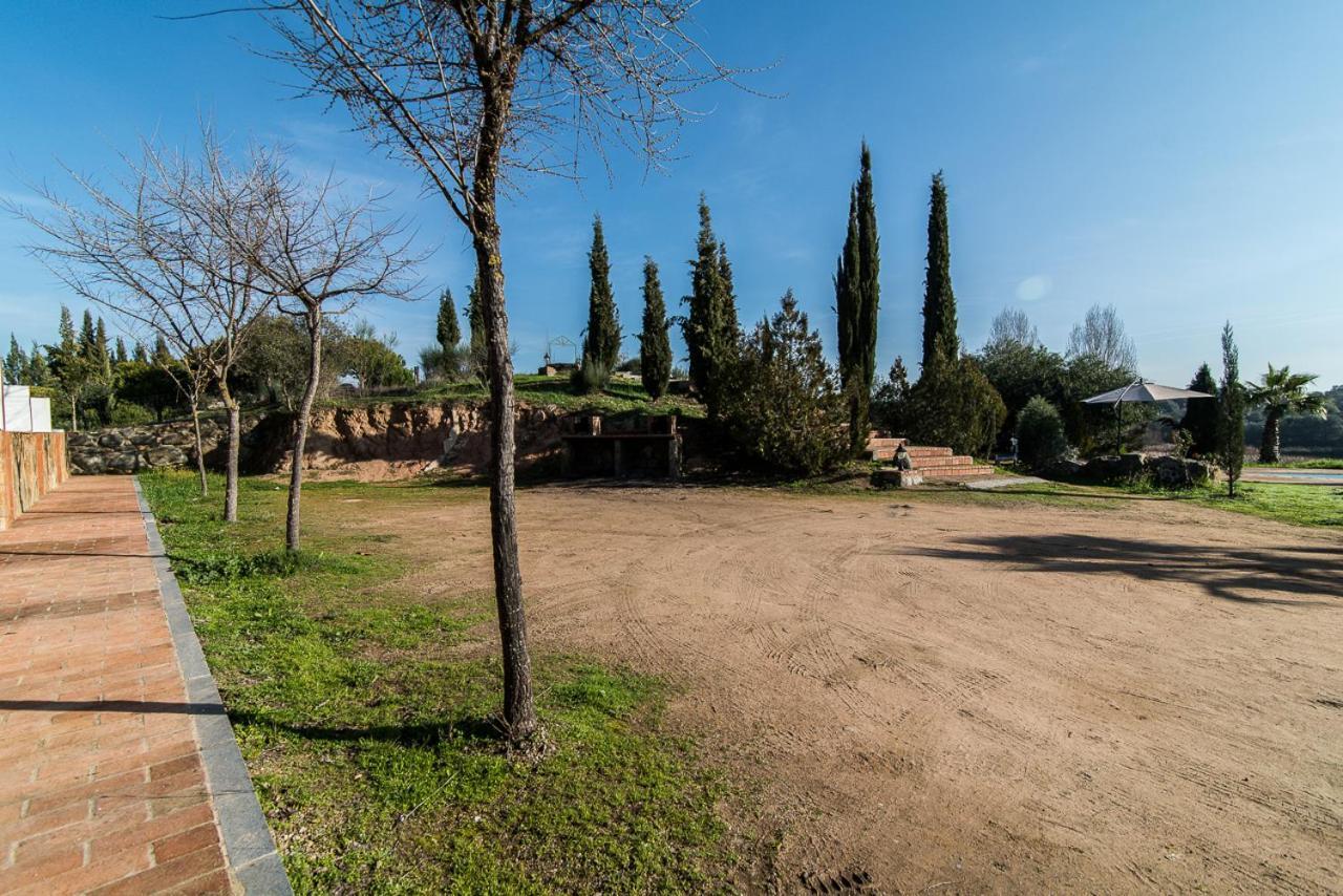 Hotel El Pueblo De Leo Badajoz Esterno foto